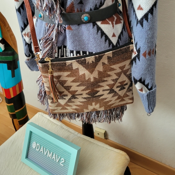 CROSS THAT BODY Crossbody Bag - Picture 5 of 8